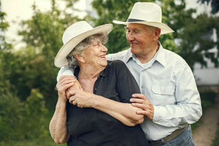 65 ans de mariage : Signification et idées cadeaux pour les noces de palissandre