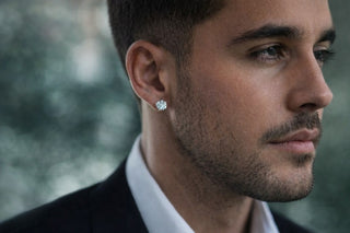Boucles d’oreilles pour homme : significations et symboles