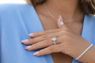 Comment choisir une bague de fiançailles en diamant : guide complet