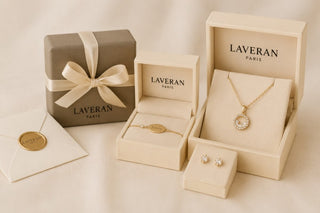 Cadeau de naissance en bijouterie : pendentif, bracelet ou boucles d'oreilles ?