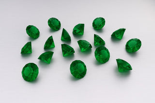 Diamant Vert : Prix, Propriétés et Signification de cette Pierre Précieuse Rare