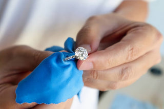 Comment nettoyer une bague en or ? 
