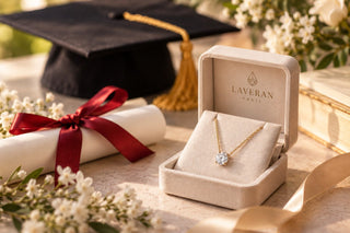 Bijou en diamant de synthèse offert pour fêter un diplôme ou une réussite - Laveran Paris