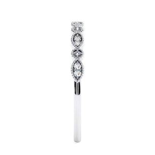 Demi-Alliance Diamants Saint Honoré, diamants de laboratoire, or blanc 18 carats ou platine 950 — Maison Laveran Paris