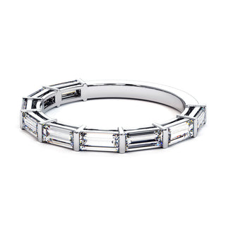 Demi-Alliance Montaigne Diamants Baguettes, diamants baguettes de laboratoire, or blanc 18 carats ou platine 950 — Maison Laveran Paris