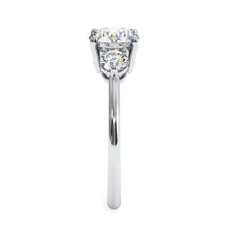 Bague Madeleine Diamant Rond, diamants de laboratoire, or blanc 18 carats ou platine 950 — Maison Laveran Paris