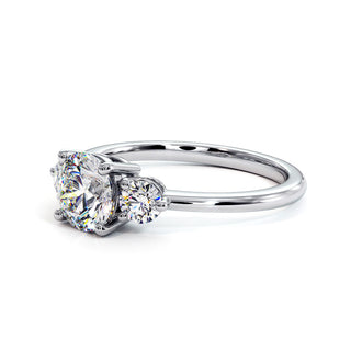 Bague Madeleine Diamant Rond, diamants de laboratoire, or blanc 18 carats ou platine 950 — Maison Laveran Paris