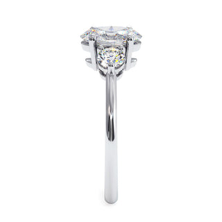 Bague Madeleine Diamant Ovale, diamants de laboratoire, or blanc 18 carats ou platine 950 — Maison Laveran Paris