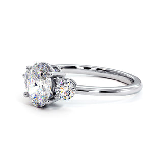 Bague Madeleine Diamant Ovale, diamants de laboratoire, or blanc 18 carats ou platine 950 — Maison Laveran Paris