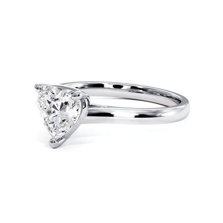 Bague Montaigne Cœur, solitaire diamant de laboratoire, or blanc 18 carats ou platine 950 — Maison Laveran Paris