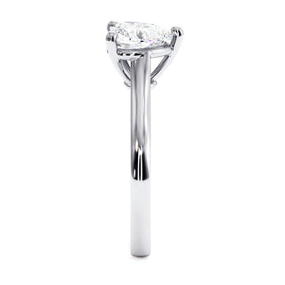 Bague Montaigne Cœur, solitaire diamant de laboratoire, or blanc 18 carats ou platine 950 — Maison Laveran Paris
