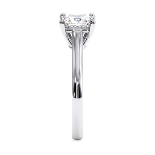 Bague Montaigne Princesse, solitaire diamant de laboratoire, or blanc 18 carats ou platine 950 — Maison Laveran Paris