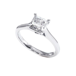 Bague Montaigne Princesse, solitaire diamant de laboratoire, or blanc 18 carats ou platine 950 — Maison Laveran Paris