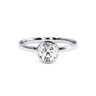 Bague Port Royal, solitaire diamant de laboratoire serti clos, or blanc 18 carats ou platine 950 — Maison Laveran Paris