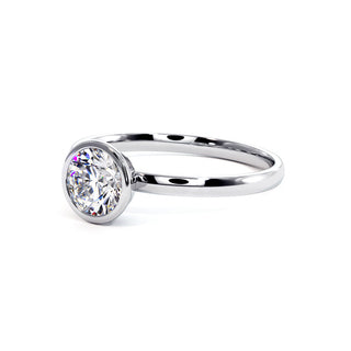 Bague Port Royal, solitaire diamant de laboratoire serti clos, or blanc 18 carats ou platine 950 — Maison Laveran Paris