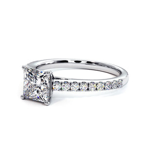 Bague Vendôme Diamant Princesse, diamants de laboratoire, or blanc 18 carats ou platine 950 — Maison Laveran Paris