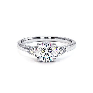 Solitaire Wagram, trilogie de diamants de laboratoire, or blanc 18 carats ou platine 950 — Maison Laveran Paris