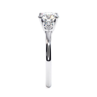 Solitaire Wagram, trilogie de diamants de laboratoire, or blanc 18 carats ou platine 950 — Maison Laveran Paris