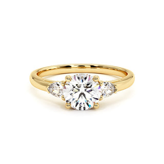 Solitaire Wagram, trilogie de diamants de laboratoire, or jaune 18 carats — Maison Laveran Paris