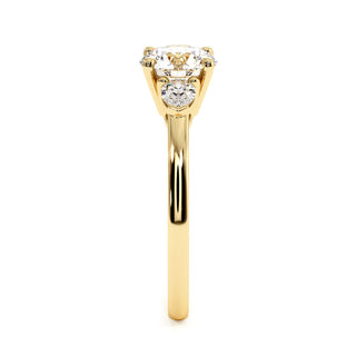 Solitaire Wagram, trilogie de diamants de laboratoire, or jaune 18 carats — Maison Laveran Paris