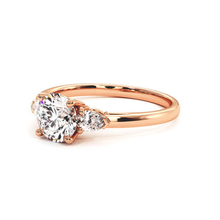 Solitaire Wagram, trilogie de diamants de laboratoire, or rose 18 carats — Maison Laveran Paris