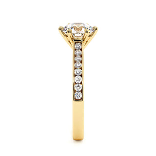 Solitaire Concorde, diamant de laboratoire sur jonc pavé, or jaune 18 carats — Maison Laveran Paris