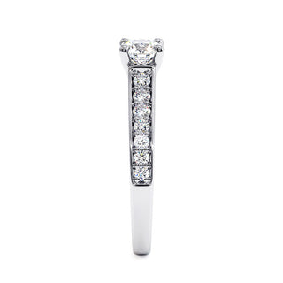 Solitaire Georges V, diamant de laboratoire sur jonc pavé, or blanc 18 carats ou platine 950 — Maison Laveran Paris