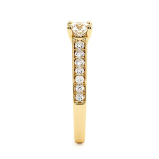 Solitaire Georges V, diamant de laboratoire sur jonc pavé, or jaune 18 carats — Maison Laveran Paris