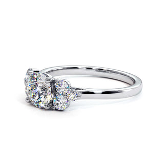 Bague Rivoli, trilogie de diamants de laboratoire, or blanc 18 carats ou platine 950 — Maison Laveran Paris