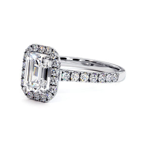 Bague Odéon Diamant Taille Émeraude, halo de diamants de laboratoire, or blanc 18 carats ou platine 950 — Maison Laveran Paris