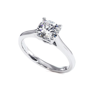 Bague Montaigne Diamant Coussin, solitaire diamant de laboratoire, or blanc 18 carats ou platine 950 — Maison Laveran Paris