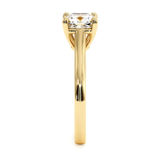 Bague Montaigne Diamant Coussin, solitaire diamant de laboratoire, or jaune 18 carats — Maison Laveran Paris