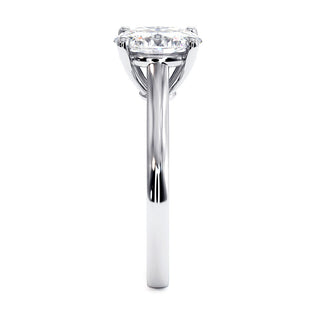 Bague Montaigne Diamant Ovale, solitaire diamant de laboratoire, or blanc 18 carats ou platine 950 — Maison Laveran Paris