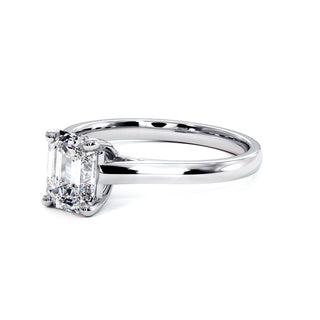 Bague Montaigne Émeraude, solitaire diamant de laboratoire, or blanc 18 carats ou platine 950 — Maison Laveran Paris