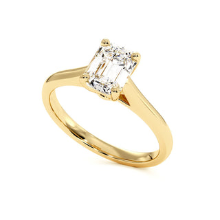 Bague Montaigne Émeraude, solitaire diamant de laboratoire, or jaune 18 carats — Maison Laveran Paris