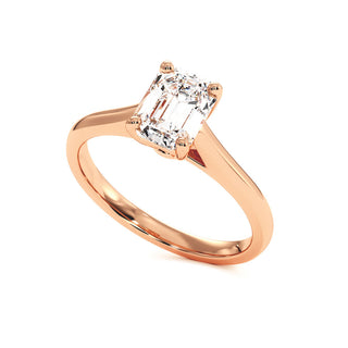 Bague Montaigne Émeraude, solitaire diamant de laboratoire, or rose 18 carats — Maison Laveran Paris
