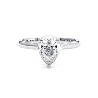 Bague Montaigne Poire, solitaire diamant de laboratoire, or blanc 18 carats ou platine 950 — Maison Laveran Paris