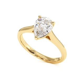 Bague Montaigne Poire, solitaire diamant de laboratoire, or jaune 18 carats — Maison Laveran Paris