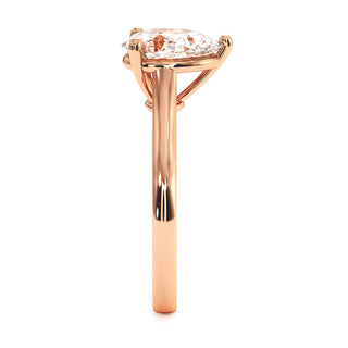 Bague Montaigne Poire, solitaire diamant de laboratoire, or rose 18 carats — Maison Laveran Paris