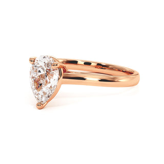 Bague Montaigne Poire, solitaire diamant de laboratoire, or rose 18 carats — Maison Laveran Paris