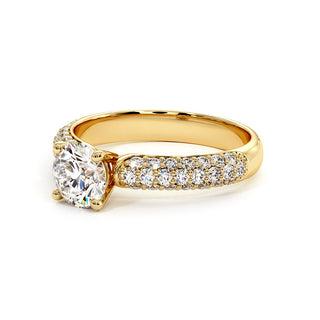 Bague Victor Hugo, diamant de laboratoire sur jonc pavé, or jaune 18 carats — Maison Laveran Paris