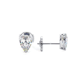 Boucles d'Oreilles Montaigne Diamant Poire, puces solitaires en diamants de laboratoire, or blanc 18 carats ou platine 950 — Maison Laveran Paris