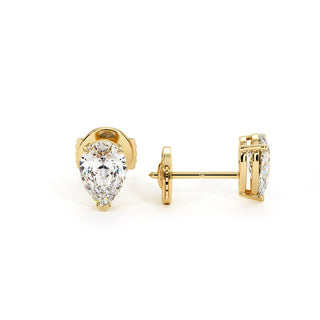 Boucles d'Oreilles Montaigne Diamant Poire, puces solitaires en diamants de laboratoire, or jaune 18 carats — Maison Laveran Paris