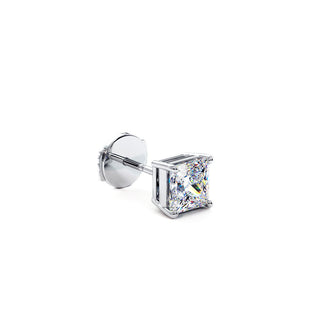 Boucles d'Oreilles Montaigne Diamant Princesse, puces solitaires en diamants de laboratoire, or blanc 18 carats ou platine 950 — Maison Laveran Paris