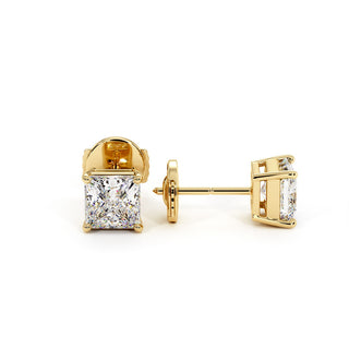 Boucles d'Oreilles Montaigne Diamant Princesse, puces solitaires en diamants de laboratoire, or jaune 18 carats — Maison Laveran Paris