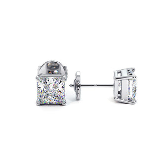 Boucles d'Oreilles Montaigne Diamant Princesse, puces solitaires en diamants de laboratoire, or blanc 18 carats ou platine 950 — Maison Laveran Paris