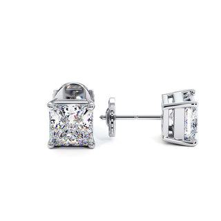 Boucles d'Oreilles Montaigne Diamant Princesse, puces solitaires en diamants de laboratoire, or blanc 18 carats ou platine 950 — Maison Laveran Paris