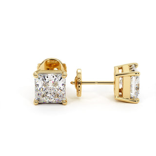 Boucles d'Oreilles Montaigne Diamant Princesse, puces solitaires en diamants de laboratoire, or jaune 18 carats — Maison Laveran Paris