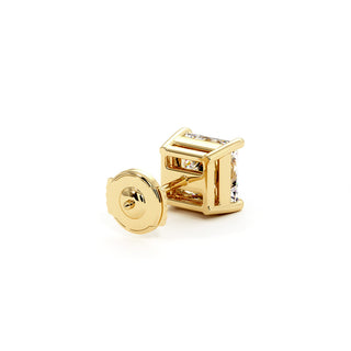 Boucles d'Oreilles Montaigne Diamant Princesse, puces solitaires en diamants de laboratoire, or jaune 18 carats — Maison Laveran Paris