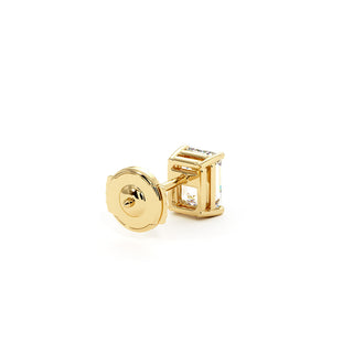 Boucles d'Oreilles Montaigne Diamant Taille Émeraude, puces solitaires en diamants de laboratoire, or jaune 18 carats — Maison Laveran Paris